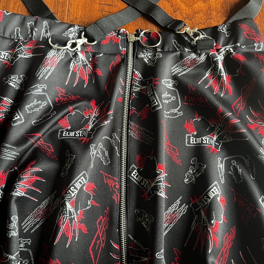 Hot Topic - A Nightmare on Elm Street Suspender Skirt (XL) - Picture 2 of 7